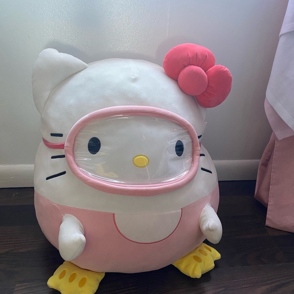 HUGE 24” HELLO KITTY SCUBA PLUSH!!🙀😻❤️